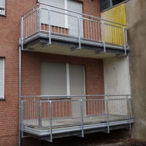 gelaender-aus-edelstahl-balkon-absturzsicherung